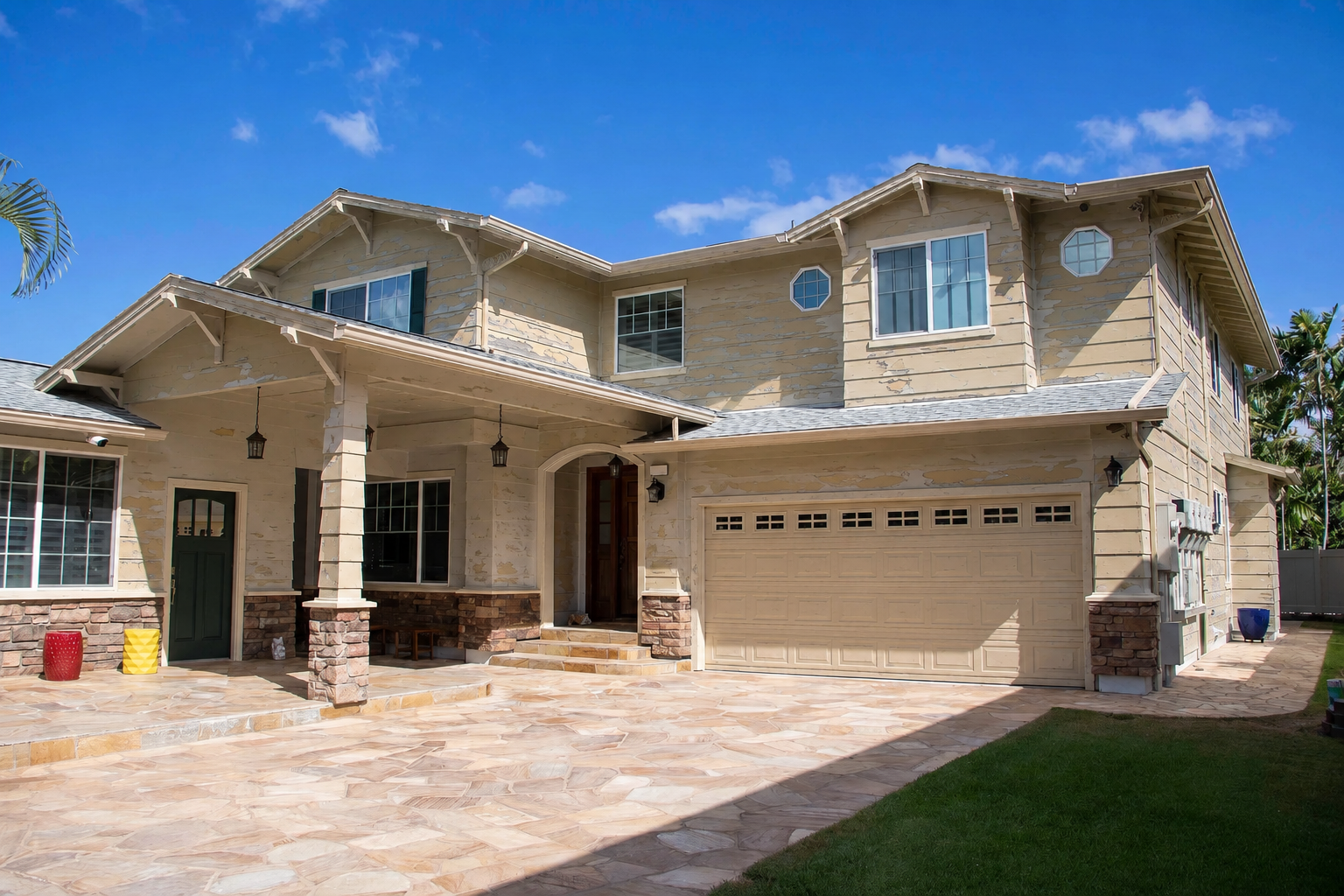 Two-story Hawaii home with a old exterior peeling paint
