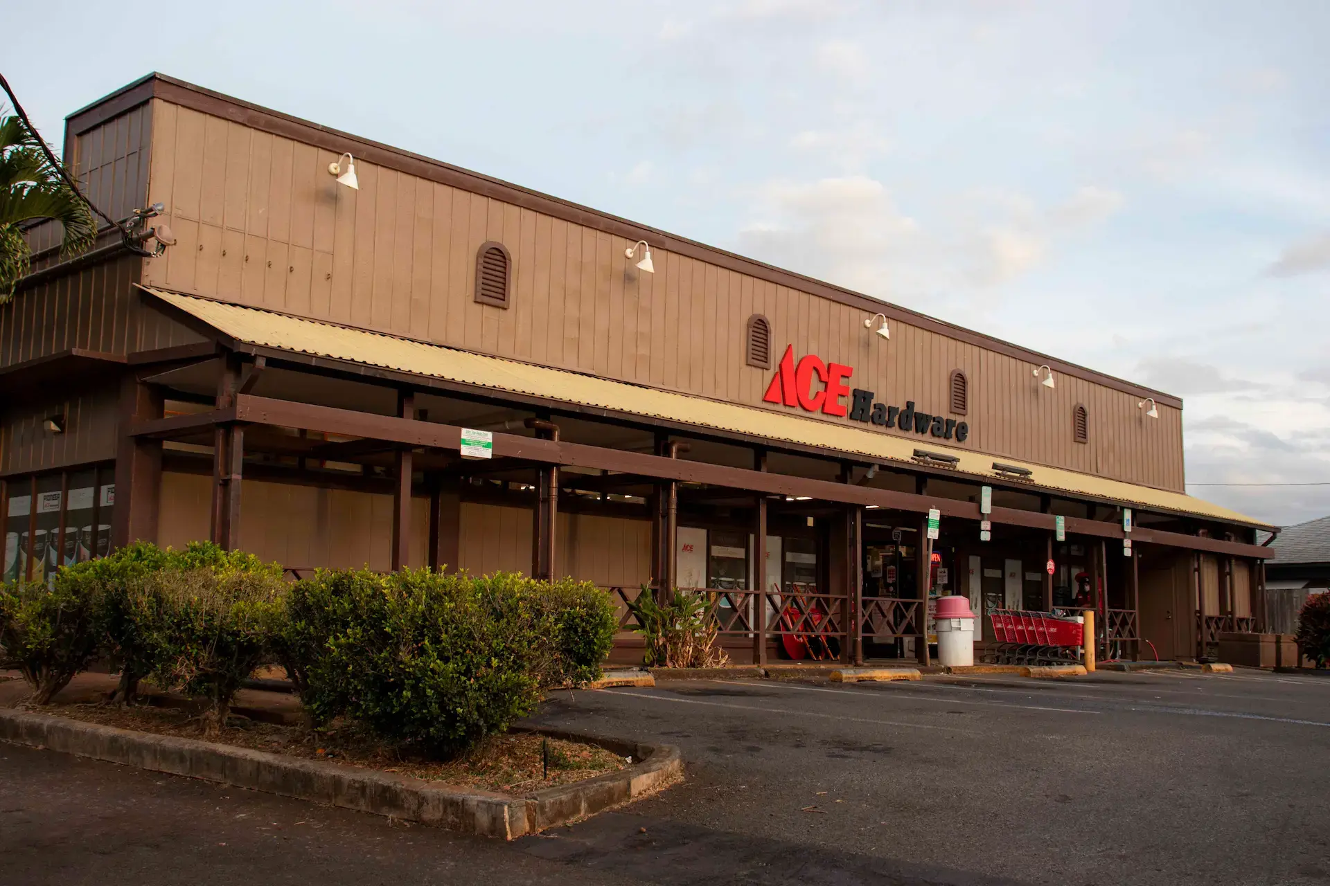Commercial building exterior repainting project in Oahu, Hawaii